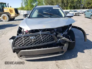 2024 Toyota Corolla Cross LE z VIN 7MUCAAAG5RV098535, wystawiony jako Copart lot #52483595 z przebiegiem Nie podano mil oraz Szkoda całkowita • Salvage title. Historia ofert i sprzedaży dostępna na DreamBid. Obrazek 5.