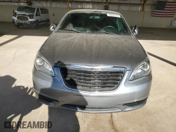 2012 Chrysler 200 Touring z VIN 1C3CCBBG7CN301144, wystawiony jako Copart lot #58355315 z przebiegiem 147 800 mil mil oraz Czysty tytuł • Clean title. Historia ofert i sprzedaży dostępna na DreamBid. Obrazek 5.