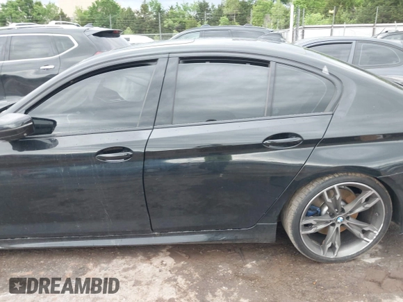 2019 BMW 5 Series M550i xDrive z VIN WBAJB9C53KB464754, wystawiony jako IAAI lot #42116407 z przebiegiem 156 418 mil mil oraz . Historia ofert i sprzedaży dostępna na DreamBid. Obrazek 13.