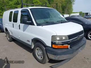 2006 Chevrolet City Express Cargo z VIN 1GCHG352X61171450, wystawiony jako IAAI lot #42258573 z przebiegiem 171 657 mil mil oraz . Historia ofert i sprzedaży dostępna na DreamBid. Obrazek 1.