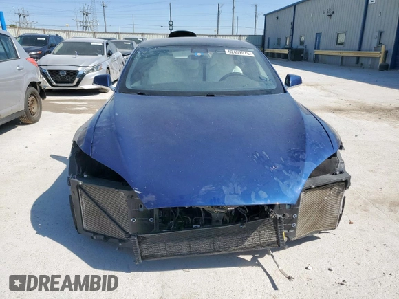 2019 Tesla Model S 75D z VIN 5YJSA1E2XKF339553, wystawiony jako Copart lot #52407075 z przebiegiem 121 491 mil mil oraz Szkoda całkowita • Salvage title. Historia ofert i sprzedaży dostępna na DreamBid. Obrazek 5.