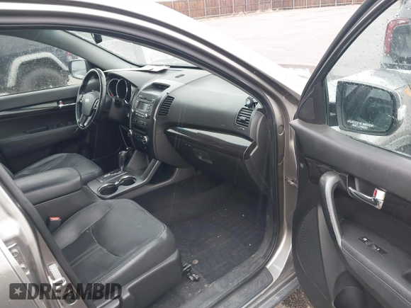 2011 Kia Sorento EX with VIN 5XYKU4A27BG028783, listed as a IAAI auction lot 41795310 with 256,109 mi miles. Bid and sale history available at carsss.com. Image 5.