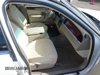 2005 Lincoln Town Car Signature Limited z VIN 1LNHM82W05Y664360, wystawiony jako IAAI lot #41902957 z przebiegiem 247 669 mil mil oraz . Historia ofert i sprzedaży dostępna na DreamBid. Obrazek 5.
