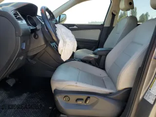 2018 Volkswagen Tiguan SEL с VIN 3VV2B7AX3JM221941, выставлен на аукционе Copart как лот 64656555 с пробегом Не указан миль и Списание • Salvage title. История ставок и продаж доступна на DreamBid. Изображение 7.
