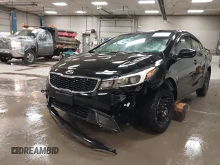 2017 Kia Forte LX z VIN 3KPFK4A74HE016955, wystawiony jako IAAI lot #41790804 z przebiegiem 173 379 mil mil oraz . Historia ofert i sprzedaży dostępna na DreamBid. Obrazek 6.