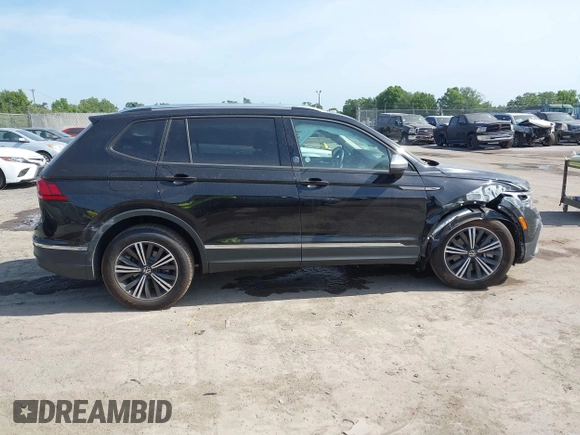 2024 Volkswagen Tiguan Wolfsburg Edition z VIN 3VV6B7AX1RM215178, wystawiony jako IAAI lot #42080886 z przebiegiem 6 914 mil mil oraz . Historia ofert i sprzedaży dostępna na DreamBid. Obrazek 13.
