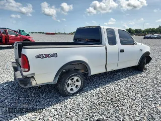 2003 Ford F-150 XL z VIN 2FTRX18WX3CA73133, wystawiony jako Copart lot #58734795 z przebiegiem 197 519 mil mil oraz Szkoda całkowita • Salvage title. Historia ofert i sprzedaży dostępna na DreamBid. Obrazek 3.