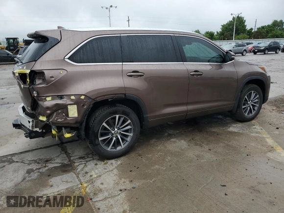 2017 Toyota Highlander XLE with VIN 5TDJZRFH4HS398415, listed as a Copart auction lot 59386805 with 105,463 mi miles and Salvage title. Bid and sale history available at DreamBid. Image 3.