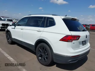 2024 Volkswagen Tiguan SE с VIN 3VV3B7AXXRM101084, выставлен на аукционе IAAI как лот 42196649 с пробегом 14 447 миль миль и . История ставок и продаж доступна на DreamBid. Изображение 3.