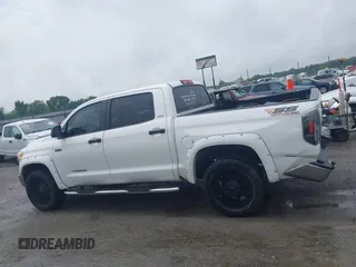 2015 Toyota Tundra SR5 z VIN 5TFDW5F16FX430242, wystawiony jako IAAI lot #42112604 z przebiegiem 179 682 mil mil oraz . Historia ofert i sprzedaży dostępna na DreamBid. Obrazek 14.