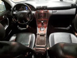 2005 Mercedes-Benz C 320 с VIN WDBRF84J15F662342, выставлен на аукционе Copart как лот 44009115 с пробегом 172 017 миль миль и Списание • Salvage title. История ставок и продаж доступна на DreamBid. Изображение 8.
