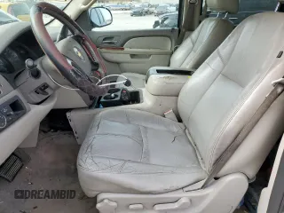 2010 Chevrolet Suburban LT with VIN 1GNUCJE06AR291731, listed as a Copart auction lot 42955925 with 256,389 mi miles and Salvage Title. Bid and sale history available at carsss.com. Image 7.