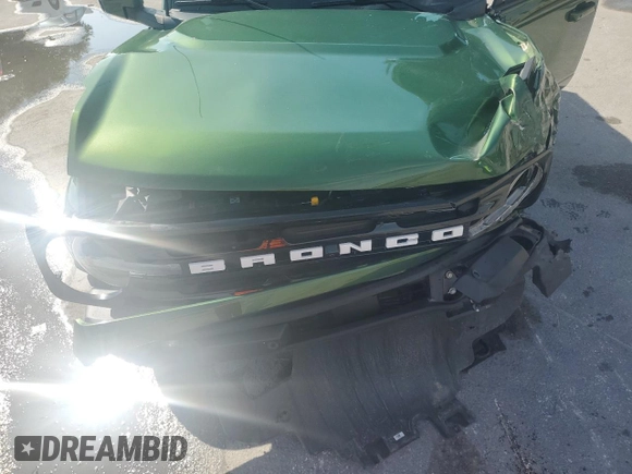 2022 Ford Bronco z VIN 1FMDE5BHXNLA88611, wystawiony jako Copart lot #58135415 z przebiegiem 15 448 mil mil oraz Nie do naprawy • Non repairable. Historia ofert i sprzedaży dostępna na DreamBid. Obrazek 12.