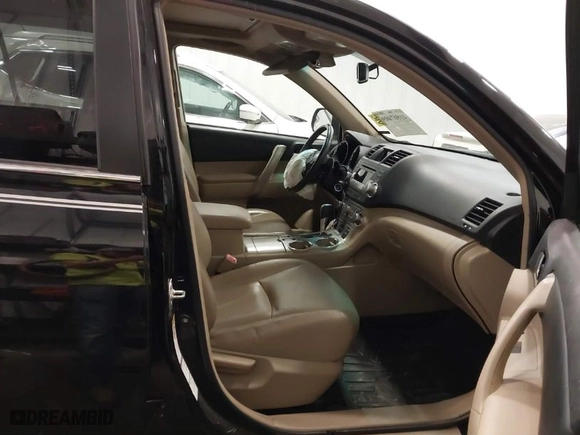 2012 Toyota Highlander with VIN 5TDBK3EH2CS163379, listed as a IAAI auction lot 41807409 with 202,554 mi miles. Bid and sale history available at carsss.com. Image 5.