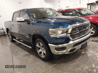 2020 Ram 1500 Laramie z VIN 1C6SRFJT2LN212021, wystawiony jako IAAI lot #42086327 z przebiegiem 53 549 mil mil oraz . Historia ofert i sprzedaży dostępna na DreamBid. Obrazek 1.