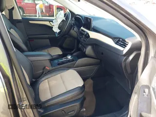 2022 Ford Escape Titanium with VIN 1FMCU9J90NUB35428, listed as a IAAI auction lot 42255369 with 33,662 mi miles and . Bid and sale history available at DreamBid. Image 5.
