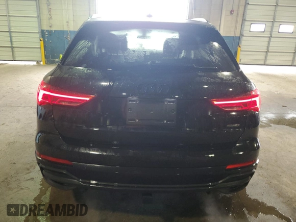 2024 Audi Q3 S line Premium Plus z VIN WA1EECF34R1035605, wystawiony jako Copart lot #42318005 z przebiegiem 10 264 mil mil oraz Szkody całkowita. Historia ofert i sprzedaży dostępna na DreamBid. Obrazek 6.