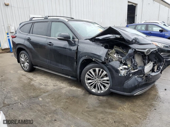 2022 Toyota Highlander Platinum with VIN 5TDFZRBH8NS247942, listed as a Copart auction lot 42682795 with 0 mi miles and Salvage Title. Bid and sale history available at carsss.com. Image 4.