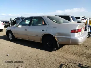 1999 Toyota Camry LE с VIN 4T1BG22K7XU516756, выставлен на аукционе Copart как лот 54065105 с пробегом 176 051 миль миль и Списание • Salvage title. История ставок и продаж доступна на DreamBid. Изображение 2.