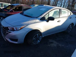 2024 Nissan Versa S z VIN 3N1CN8DV8RL866194, wystawiony jako IAAI lot #41420972 z przebiegiem 23 000 mil mil oraz . Historia ofert i sprzedaży dostępna na DreamBid. Obrazek 16.