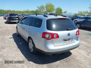 2008 Volkswagen Passat Komfort z VIN WVWLK73C38E053716, wystawiony jako IAAI lot #42176595 z przebiegiem 134 738 mil mil oraz . Historia ofert i sprzedaży dostępna na DreamBid. Obrazek 3.