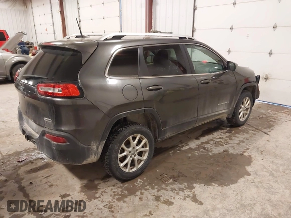 2016 Jeep Cherokee Latitude z VIN 1C4PJMCS2GW133592, wystawiony jako IAAI lot #41523996 z przebiegiem 193 154 mil mil oraz . Historia ofert i sprzedaży dostępna na DreamBid. Obrazek 4.