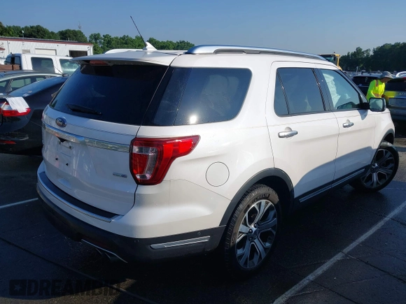 2018 Ford Explorer Platinum z VIN 1FM5K8HT8JGA01933, wystawiony jako IAAI lot #42472016 z przebiegiem 57 607 mil mil oraz . Historia ofert i sprzedaży dostępna na DreamBid. Obrazek 4.