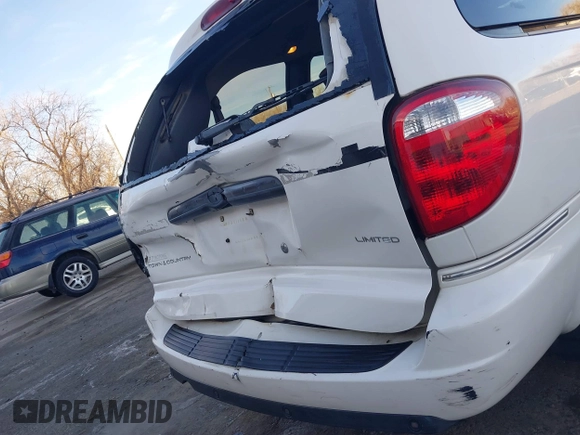 2005 Chrysler Town & Country Limited with VIN 2C8GP64L25R161995, listed as a IAAI auction lot 41403697 with 244,202 mi miles. Bid and sale history available at carsss.com. Image 18.