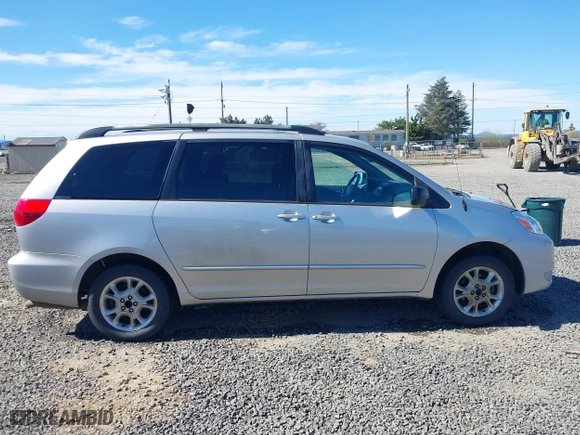 2004 Toyota Sienna LE with VIN 5TDBA23C64S006444, listed as a IAAI auction lot 41885031 with 204,845 mi miles. Bid and sale history available at carsss.com. Image 13.
