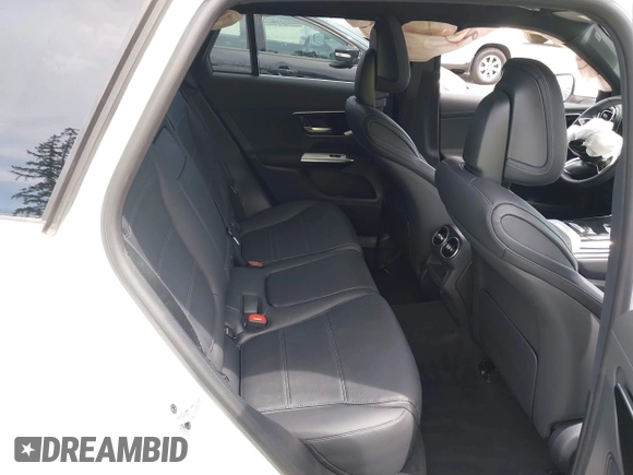 2024 Mercedes-Benz GLC 300 z VIN W1NKM4HB6RF216741, wystawiony jako IAAI lot #42216671 z przebiegiem Nie podano mil oraz . Historia ofert i sprzedaży dostępna na DreamBid. Obrazek 8.