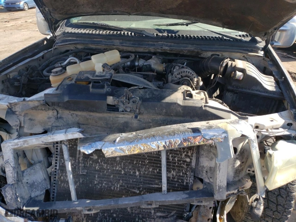 2000 Ford Super Duty F-250 XL with VIN 1FTNW21F7YED69598, listed as a Copart auction lot 84757704 with 277,570 mi miles and Salvage Title. Bid and sale history available at carsss.com. Image 11.
