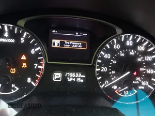 2015 Nissan Altima 2.5 S with VIN 1N4AL3AP3FN917170, listed as a IAAI auction lot 41967374 with 173,633 mi miles. Bid and sale history available at carsss.com. Image 7.