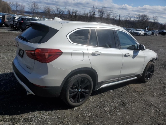 2020 BMW X1 xDrive28i with VIN WBXJG9C00L5P60455, listed as a Copart auction lot 52353875 with 77,709 mi miles and Salvage Title. Bid and sale history available at carsss.com. Image 3.