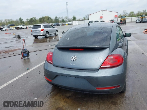 2018 Volkswagen Beetle S z VIN 3VWFD7AT1JM726428, wystawiony jako IAAI lot #42154938 z przebiegiem 41 279 mil mil oraz . Historia ofert i sprzedaży dostępna na DreamBid. Obrazek 16.