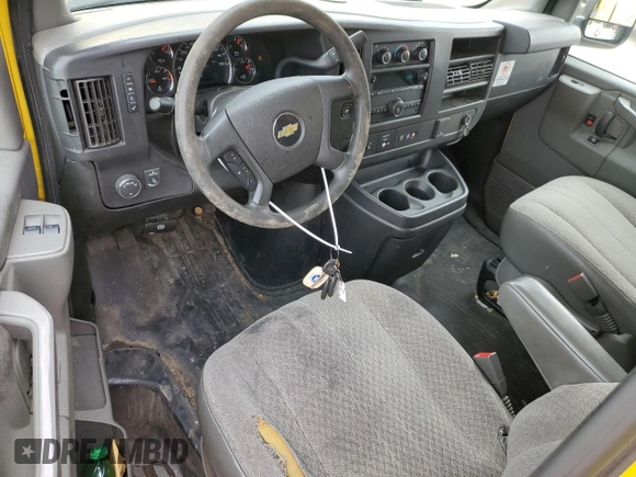 2021 Chevrolet Express Cargo z VIN 1GCWGAFP5M1167745, wystawiony jako Copart lot #45472945 z przebiegiem 196 473 mil mil oraz Czysty tytuł • Clean title. Historia ofert i sprzedaży dostępna na DreamBid. Obrazek 8.