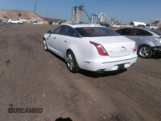 2013 Jaguar XJ Portfolio z VIN SAJWJ2GD9D8V46428, wystawiony jako IAAI lot #39476908 z przebiegiem 121 344 mil mil oraz . Historia ofert i sprzedaży dostępna na DreamBid. Obrazek 3.