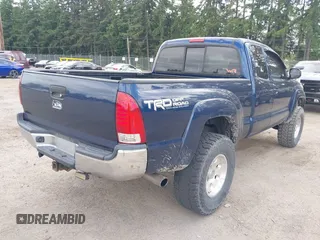 2005 Toyota Tacoma z VIN 5TEUU42NX5Z071204, wystawiony jako IAAI lot #42375147 z przebiegiem 196 158 mil mil oraz . Historia ofert i sprzedaży dostępna na DreamBid. Obrazek 4.