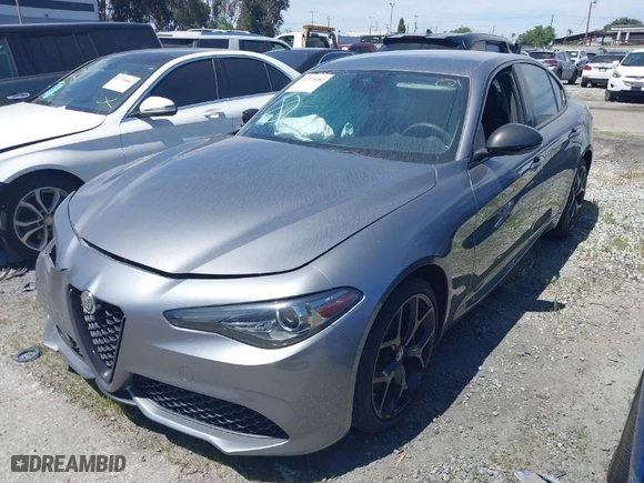 2020 Alfa Romeo Giulia with VIN ZARFAMAN2L7626613, listed as a IAAI auction lot 41376082 with 1 mi miles. Bid and sale history available at carsss.com. Image 2.