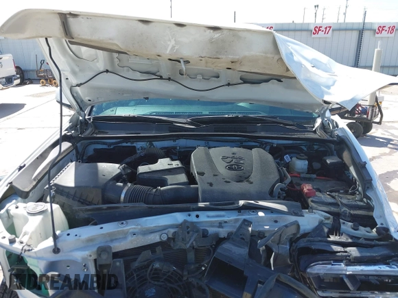 2023 Toyota Tacoma SR z VIN 3TYRZ5CN5PT034397, wystawiony jako IAAI lot #42055222 z przebiegiem 39 144 mil mil oraz . Historia ofert i sprzedaży dostępna na DreamBid. Obrazek 10.