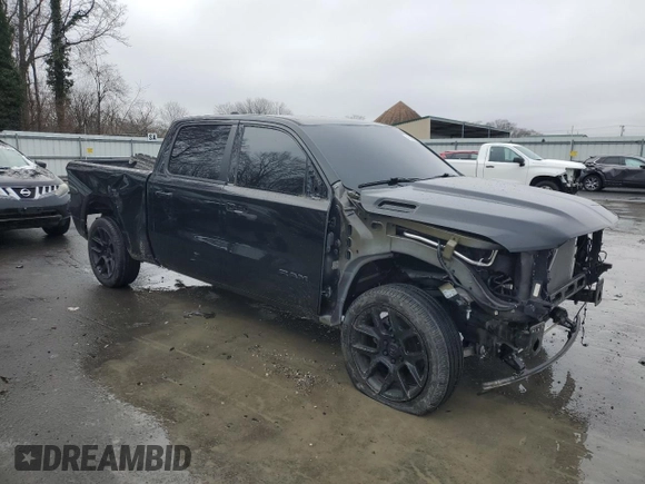 2022 Ram 1500 Big Horn z VIN 1C6SRFMT6NN223604, wystawiony jako Copart lot #45390005 z przebiegiem 5 461 mil mil oraz Szkoda całkowita • Salvage title. Historia ofert i sprzedaży dostępna na DreamBid. Obrazek 4.
