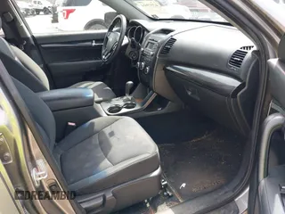 2011 Kia Sorento LX with VIN 5XYKT4A1XBG063246, listed as a IAAI auction lot 42019664 with 264,937 mi miles. Bid and sale history available at carsss.com. Image 5.