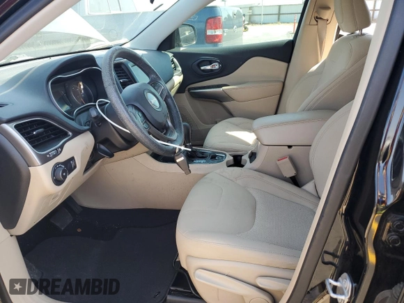 2019 Jeep Cherokee Latitude с VIN 1C4PJLCX0KD366879, выставлен на аукционе Copart как лот 58848825 с пробегом 35 291 миль миль и Списание • Salvage title. История ставок и продаж доступна на DreamBid. Изображение 7.