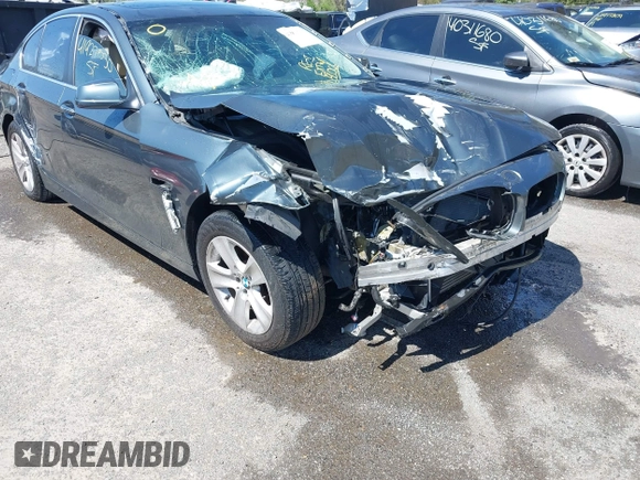 2013 BMW 5 Series 528i xDrive z VIN WBAXH5C56DDW13425, wystawiony jako IAAI lot #41927530 z przebiegiem 120 847 mil mil oraz . Historia ofert i sprzedaży dostępna na DreamBid. Obrazek 6.