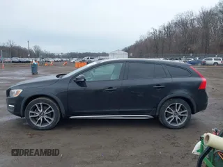 2016 Volvo V60 Cross Country T5 with VIN YV4612HK3G1003162, listed as a IAAI auction lot 41676518 with 150,064 mi miles. Bid and sale history available at carsss.com. Image 14.
