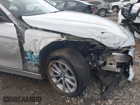 2018 BMW 3 Series 320i with VIN WBA8A9C55JAH14990, listed as a IAAI auction lot 41719896 with 77,472 mi miles. Bid and sale history available at carsss.com. Image 17.
