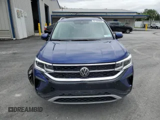 2024 Volkswagen Taos SEL z VIN 3VV4X7B29RM118211, wystawiony jako Copart lot #57760325 z przebiegiem 11 298 mil mil oraz Szkody całkowita. Historia ofert i sprzedaży dostępna na DreamBid. Obrazek 5.