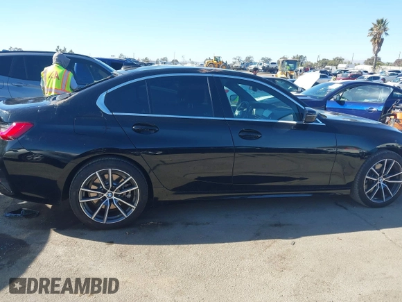 2019 BMW 3 Series 330i z VIN 3MW5R1J59K8A05747, wystawiony jako IAAI lot #41370074 z przebiegiem 28 371 mil mil oraz . Historia ofert i sprzedaży dostępna na DreamBid. Obrazek 13.