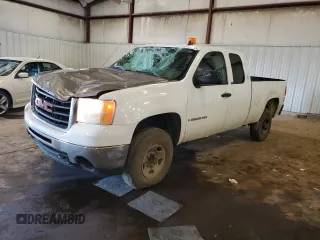 2007 GMC Sierra 2500HD Work Truck with VIN 1GTHC29K67E553713, listed as a Copart auction lot 63595535 with 200,117 mi miles and Clean title. Bid and sale history available at DreamBid. Image 1.