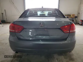 2014 Volkswagen Passat S z VIN 1VWAT7A36EC106565, wystawiony jako Copart lot #53965625 z przebiegiem 130 936 mil mil oraz Szkoda całkowita • Salvage title. Historia ofert i sprzedaży dostępna na DreamBid. Obrazek 6.