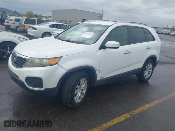 2011 Kia Sorento LX with VIN 5XYKTDA23BG060231, listed as a IAAI auction lot 42142538 with 166,884 mi miles. Bid and sale history available at carsss.com. Image 2.